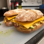 How to assemble (video) breakfast sandwiches: from the home chef camera!